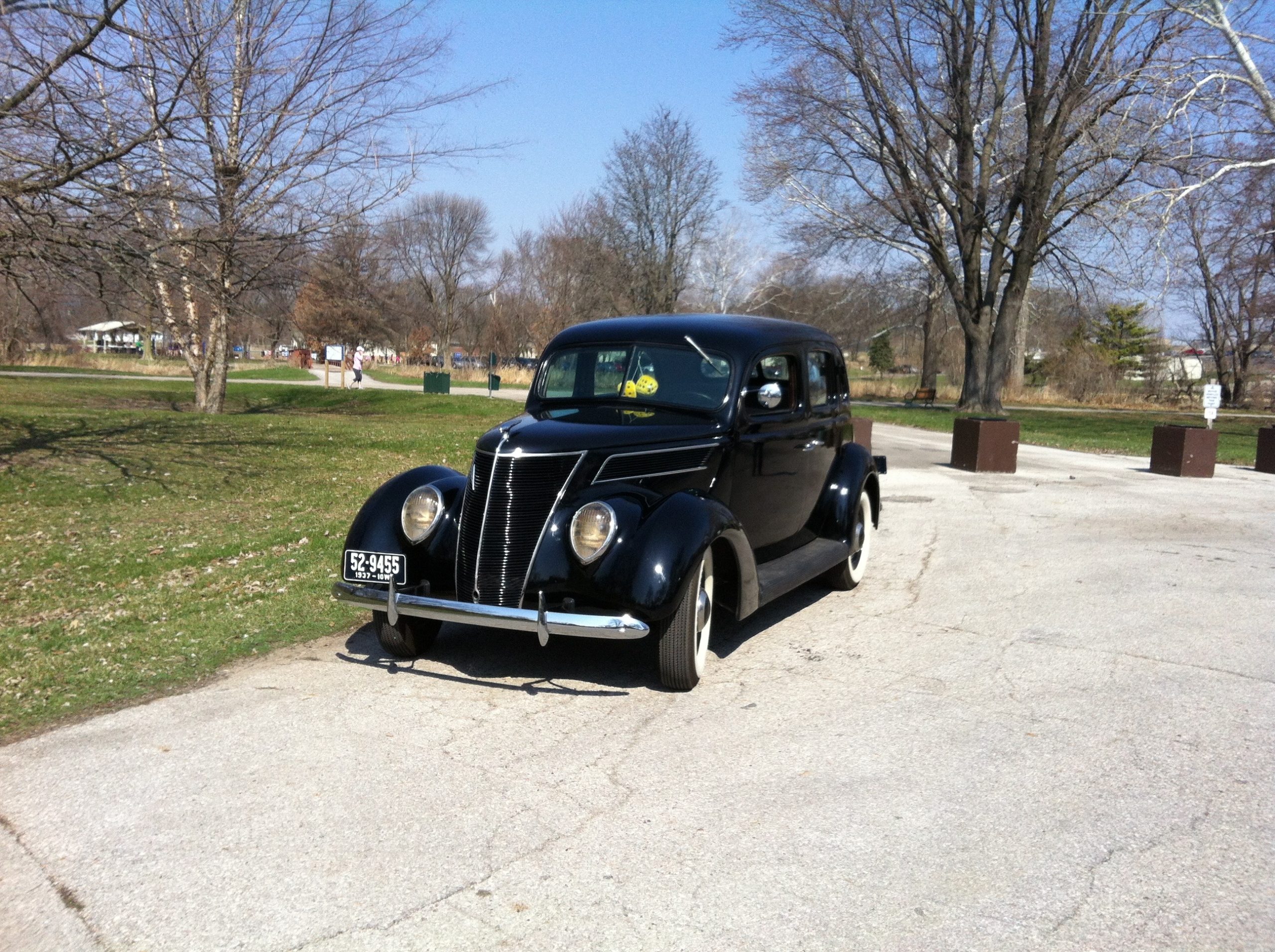1937 Ford Standard Fordor