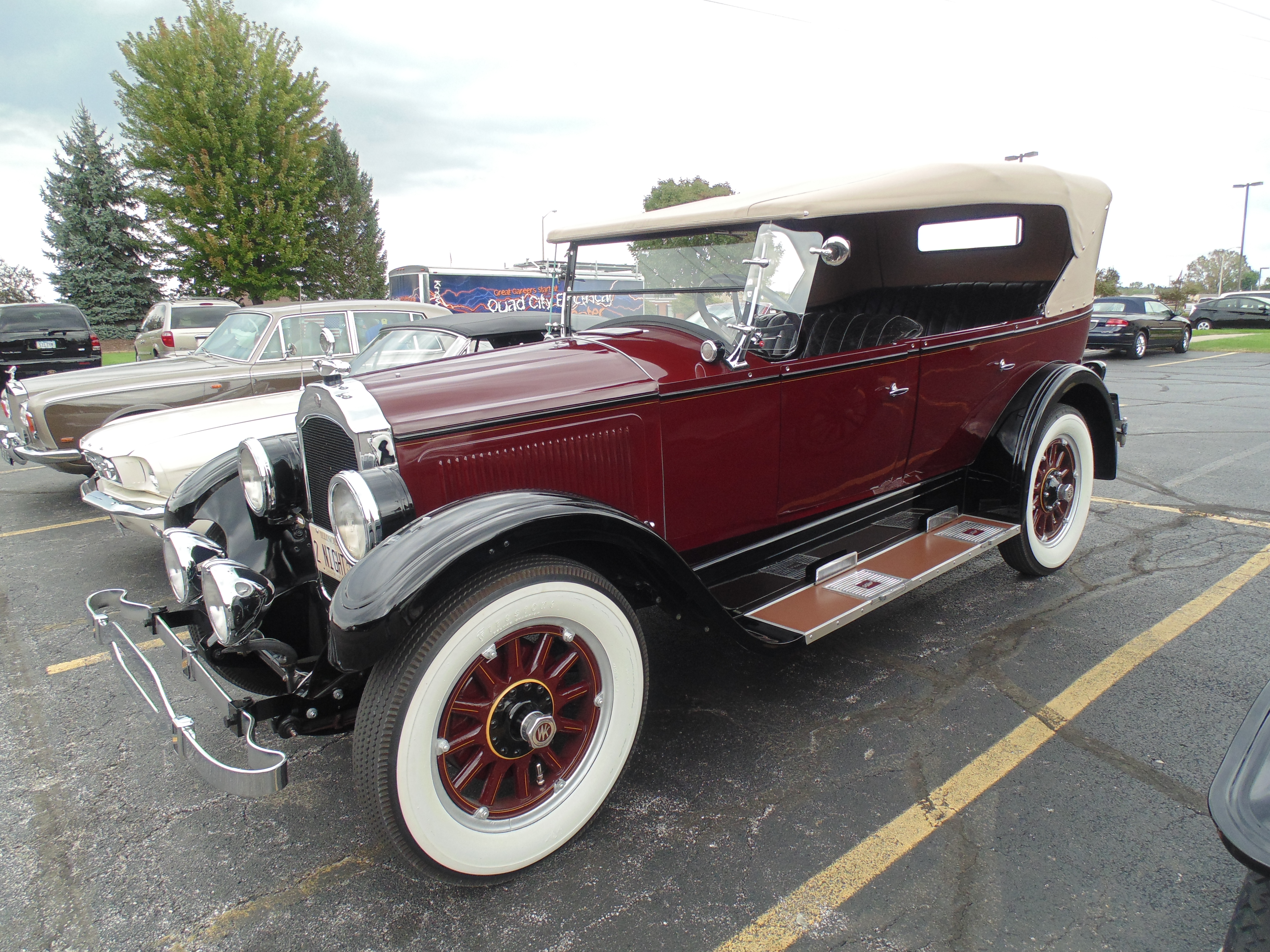 1925-Willys-Knight-Touring