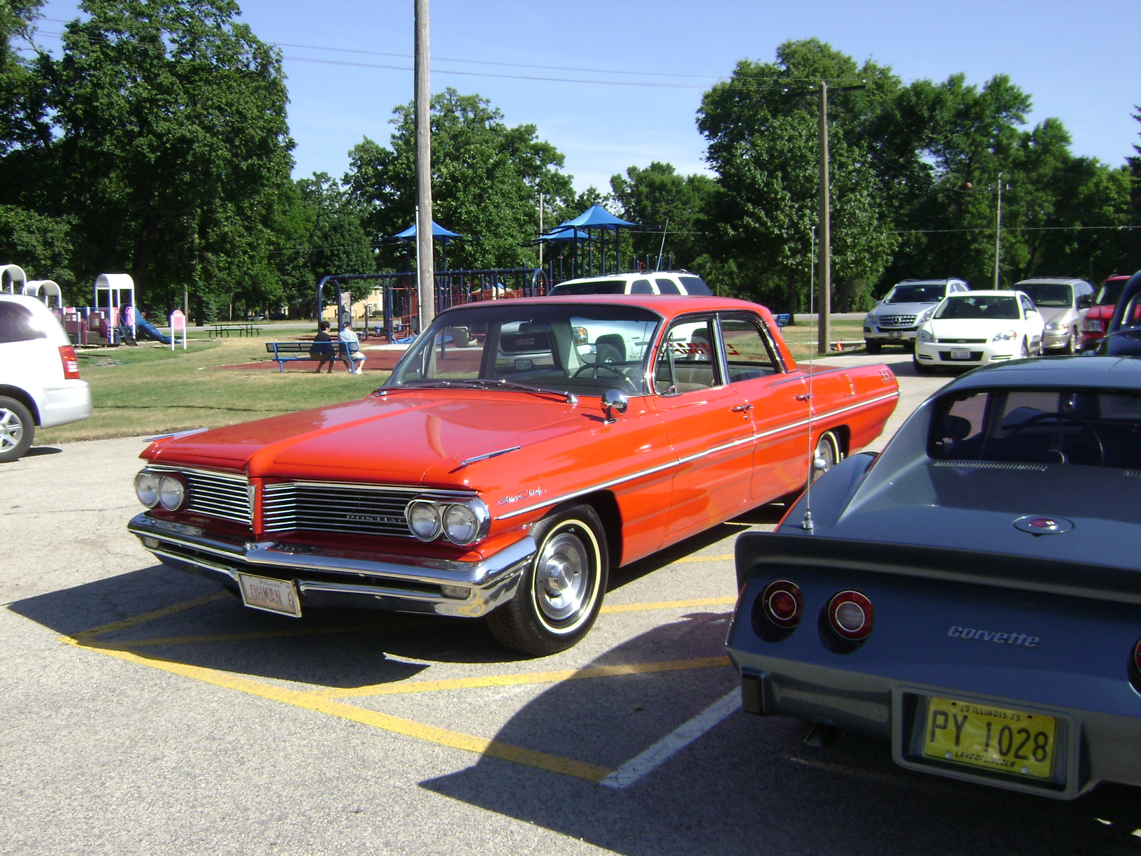 1962-Pontiac-Star-Chief-4dr